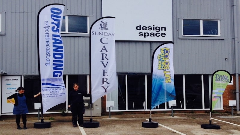 چاپ پرچم تبلیغاتی جلوی مغازه در شیراز